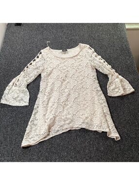 Cal Style Women's Small Cream Lace Blouse with Bell Sleeves